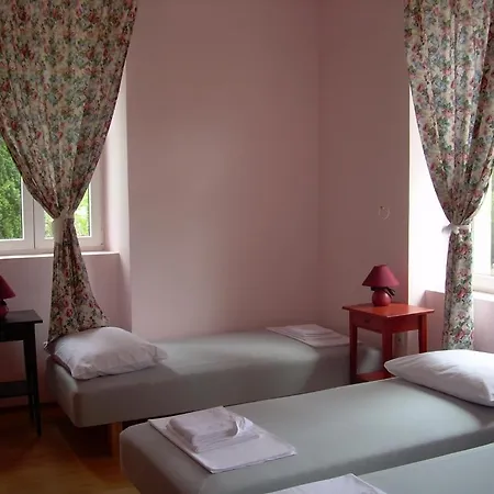 Hostel Phara *